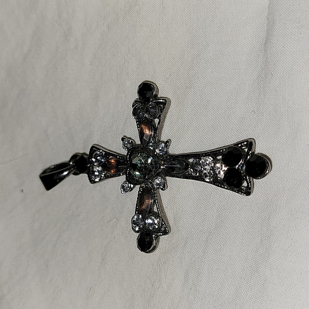 Cross necklace without chain